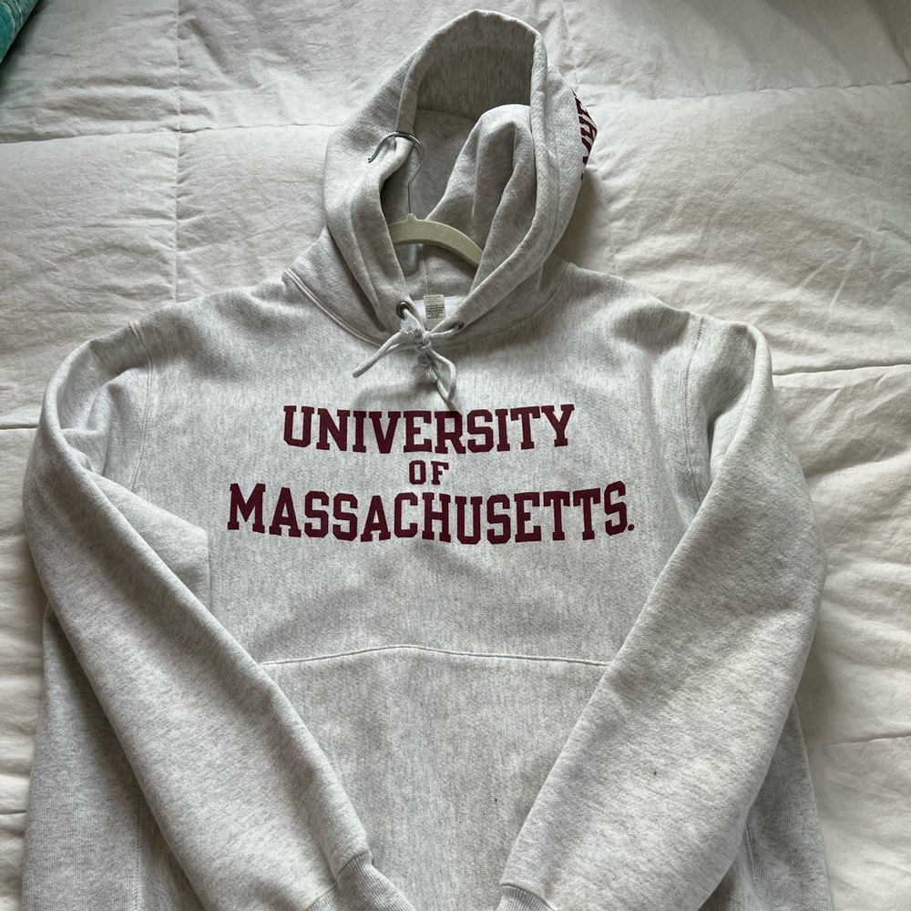 BARELY WORN Champion Umass Amherst Hoodie